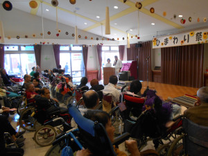 仮装カラオケ大会の始まりです