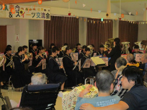 瀬高中学校吹奏楽部の演奏